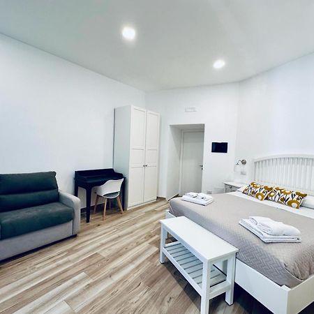 B&B Lara'S Home By I Borbone Neapel Exteriör bild