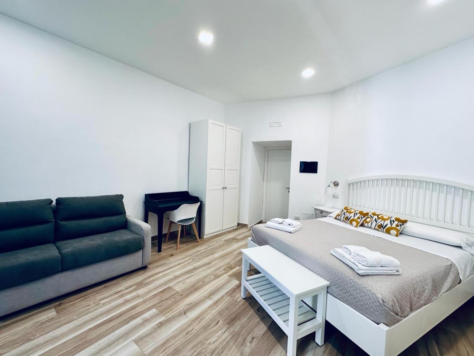 B&B Lara'S Home By I Borbone Neapel Exteriör bild