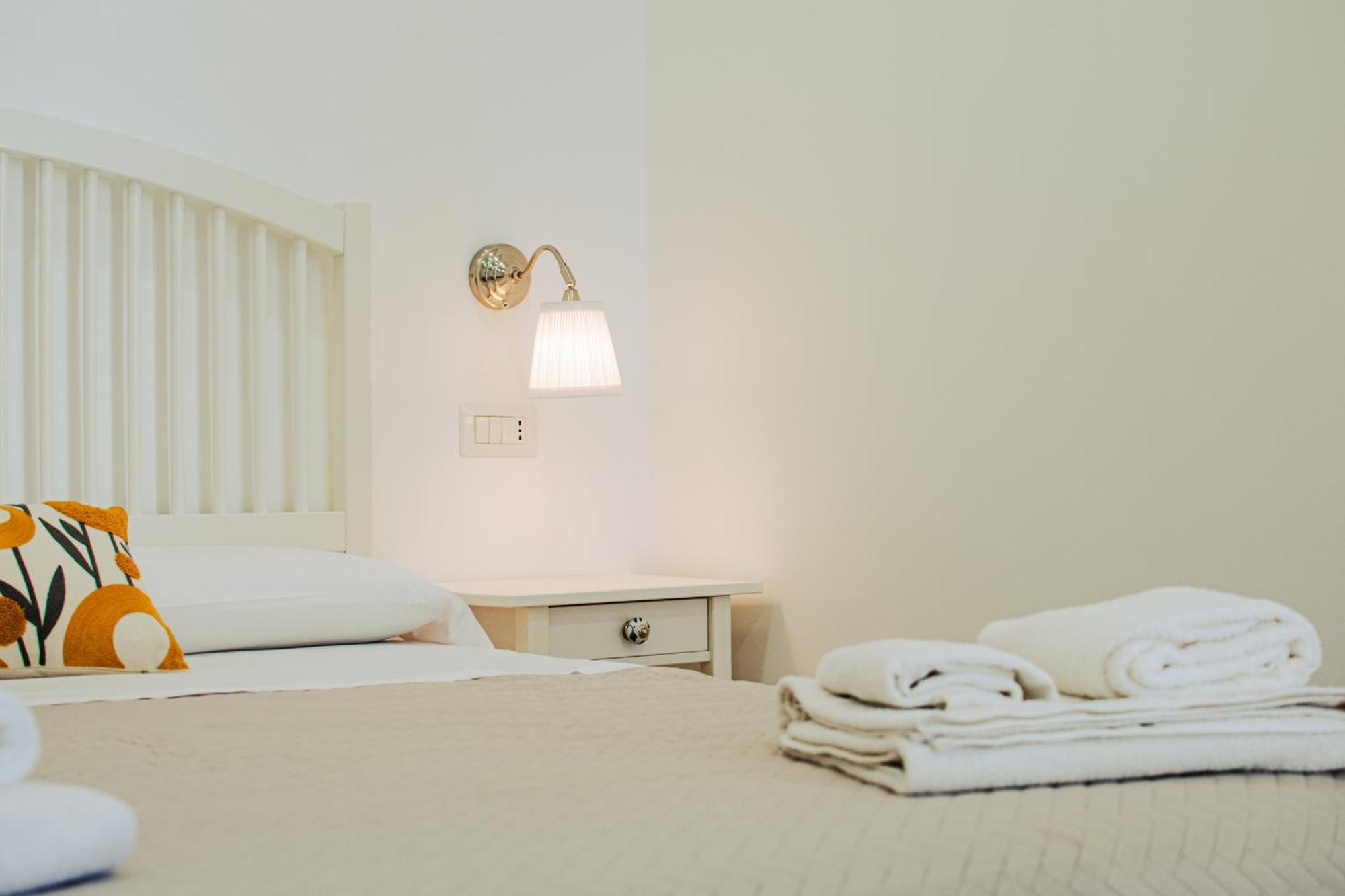 B&B Lara'S Home By I Borbone Neapel Exteriör bild
