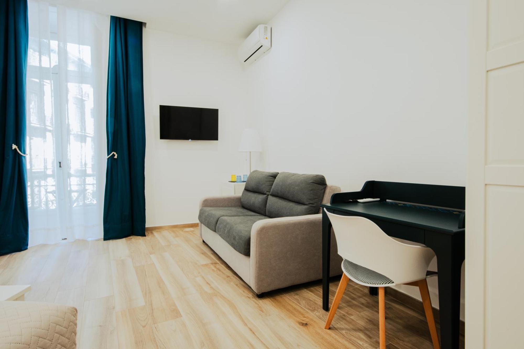 B&B Lara'S Home By I Borbone Neapel Exteriör bild